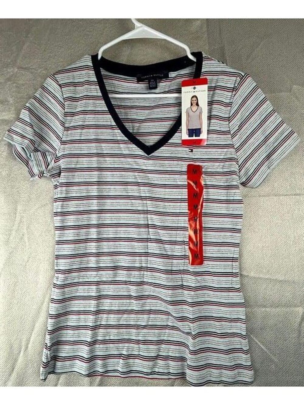 Tommy Hilfiger Women’s V-Neck T-Shirt Short Sleeve Casual Tee Size Medium